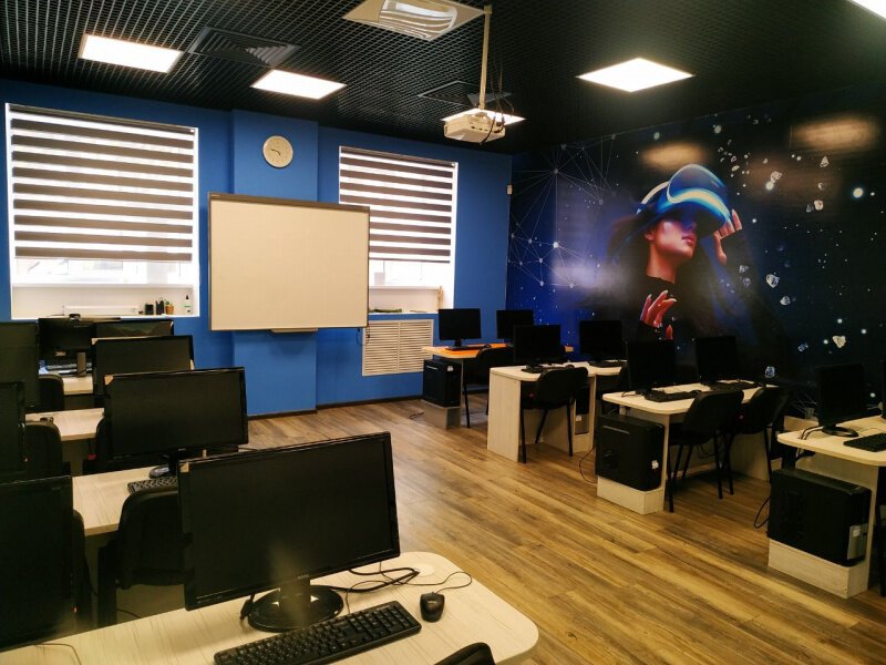 фотография IT-колледжа Академия TOP на улице Коммунистов