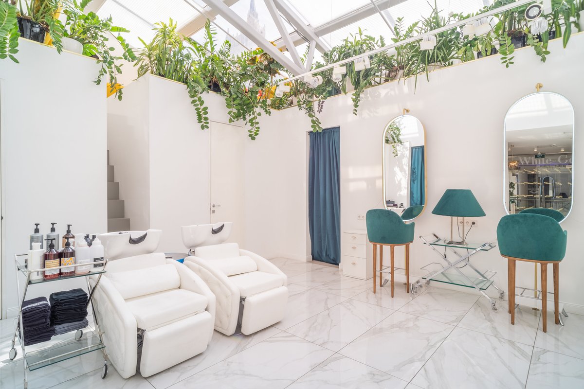 On white gosh салон красоты. чем гуще брови тем. бьюти бар острогожск. салон парикмахерская. тц фили град 1 этаж.