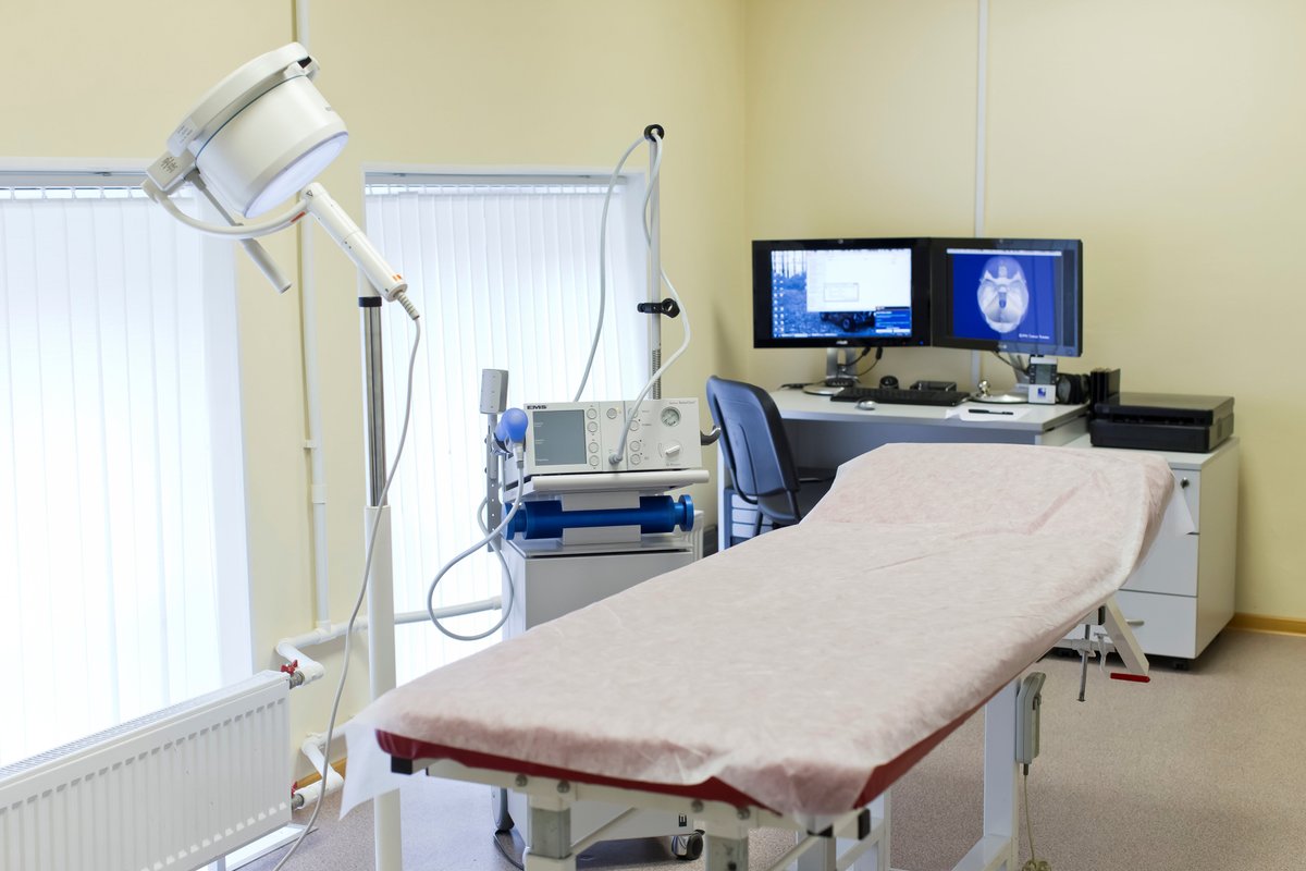 Клиника метро спортивная. Медцентр Петровский. Внутри медицинского центра Петровского. Медцентр в стадионе. Медцентр МЧС СПБ.