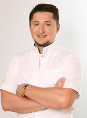 Пародонтолог, гигиенист стоматологический Артур Викторович Лукьяненко