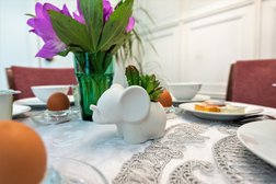 Отель Слонъ, с рейтингом 4.9 - находится по адресу Санкт-Петербург, 10-я Советская улица, 11Б 