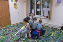 Семейный учебно-досуговый центр Я в квадрате, с рейтингом 4.4 - находится по адресу Новосибирск, Комсомольская, 2/2 