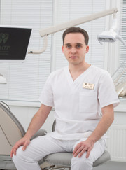 Стоматолог-хирург, имплантолог Максим Андреевич Вовк