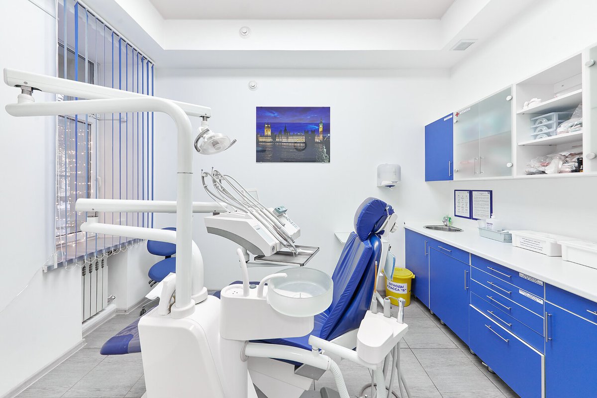 Расстояние между креслами в стоматологическом кабинете должно быть не менее м