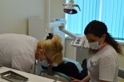 Стоматологическая клиника Стомик, с рейтингом 4.3 - находится по адресу Калининград, Театральная улица, 42 