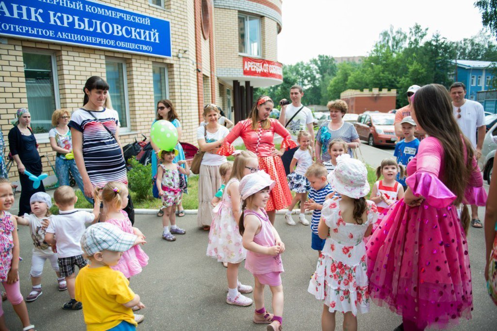 Детские королев. Королёв Космодромик на Фрунзе. Детский клуб Королев. Детский дом Королев. Детский клуб космонавты.