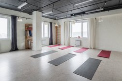 Студия йоги Йога лока, с рейтингом 4.5 - находится по адресу Новосибирск, Гнесиных, 10/1 