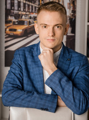 Преподаватель по обществознанию Михаил Александрович Комиссаров