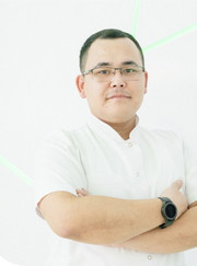 Стоматолог, главный врач Мирас Абдуллаевич Уркимбаев