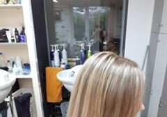 Салон красоты Софи, с рейтингом 3.8 - находится по адресу Иркутск, Сухэ-Батора, 7 