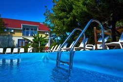 Пансионат Авиатор, с рейтингом 3.9 - находится по адресу Сочи, Медицинская улица, 9/1 