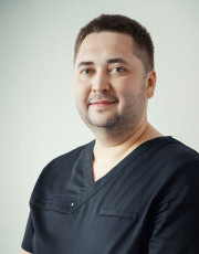 Главный врач, стоматолог Дмитрий Сергеевич Маракулин