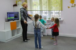 Детский языковой центр Полиглотики, с рейтингом 5 - находится по адресу Владивосток, Океанский проспект, 101А 