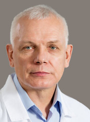 Главный врач, ортопед Владимир Петрович Сурьянинов