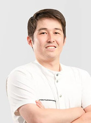 Имплантолог, стоматолог-хирург Рүстем Құрманғазыұлы Дәрібай