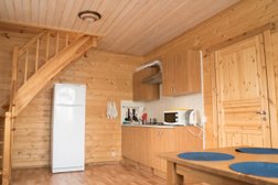 База отдыха Глухарь клуб, с рейтингом 4.1 - находится по адресу Новгородская область, Парфинский район, Федорковское сельское поселение, деревня Юрьево, улица Мира, 13 