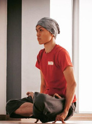 Инструктор по йоге Максим Ким