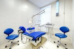 Стоматологическая клиника Red Dental, с рейтингом 3.7 - находится по адресу Санкт-Петербург, Ломаная улица, 5 