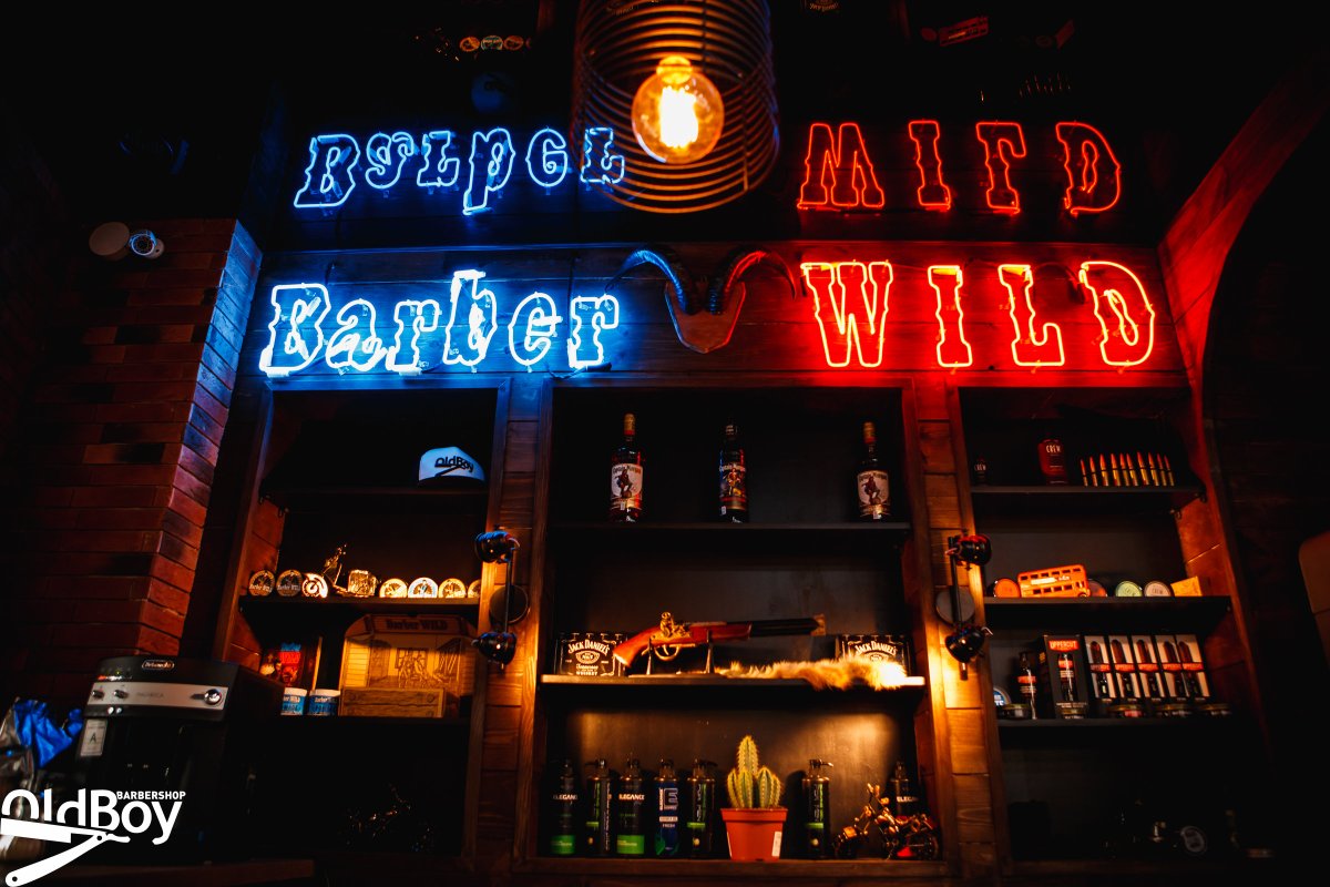 олдбой сочи. олдбой barber. интерьер барбершопа. Oldboy барбершоп. село медовеевка красная поляна.