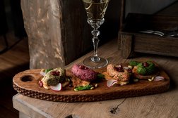 Ресторан грузинской кухни Vakh, с рейтингом 3.7 - находится по адресу Санкт-Петербург, Большая Зеленина улица, 34 