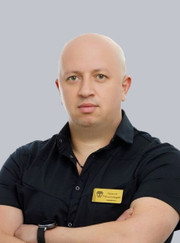 Главный врач, имплантолог Евгений Александрович Мартыненко