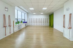 Студия йоги Асана, с рейтингом 4.8 - находится по адресу Челябинск, проспект Победы, 325 