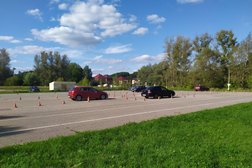 Автошкола АВТОКАРТ, с рейтингом 4.2 - находится по адресу Московская область, Красногорск, Речная улица, 25б 