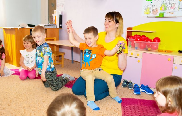 В Москве полицейские доставили в отделение детей из частного детсада Smile Fish