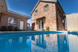 Гостевой дом с баней и бассейном в Карасунском округе, с рейтингом 5 - находится по адресу Краснодар, дачное некоммерческое товарищество Новознаменский, Центральная улица, 55 