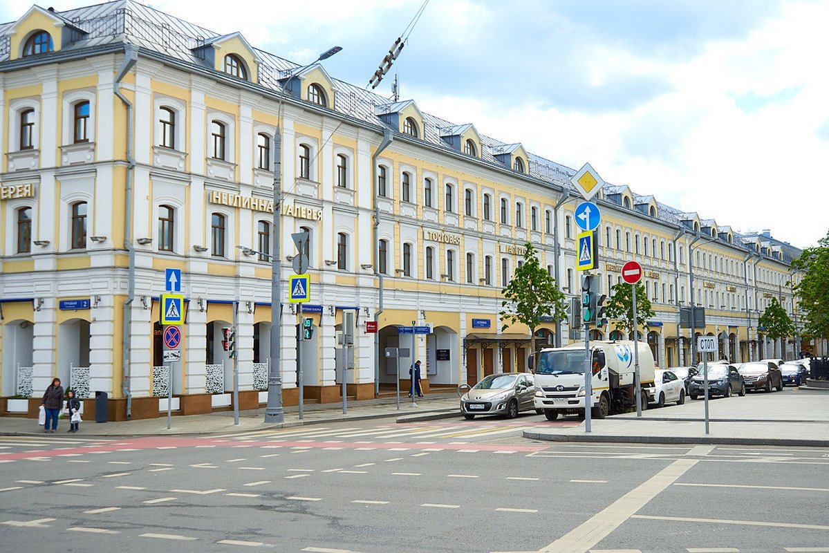 Неглинная трубная площадь 2 фото. ТЦ Неглинная Плаза. Неглинная улица Москва. ТЦ Неглинная галерея. Трубная площадь дом 2 ТЦ Неглинная.