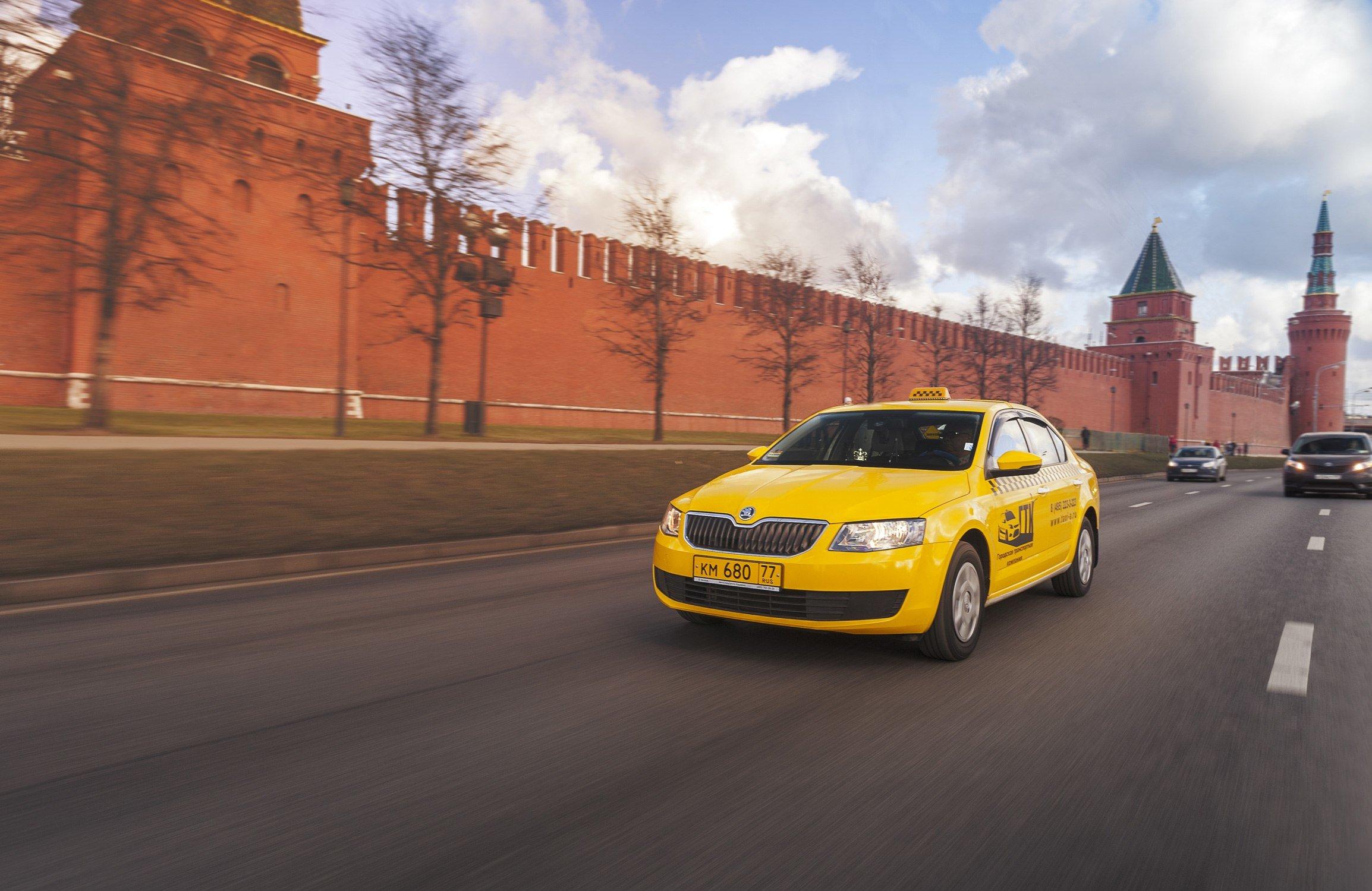 Таксомотор москва. Машина "такси". Автомобиль «такси». Таха машина. Желтое такси.