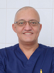 Имплантолог, стоматолог Искандер Арнольдович Бисеров