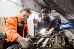 Автосервис Суворовский, с рейтингом 4 - находится по адресу Ростов-на-Дону, 10-й Лазоревый переулок, 5 