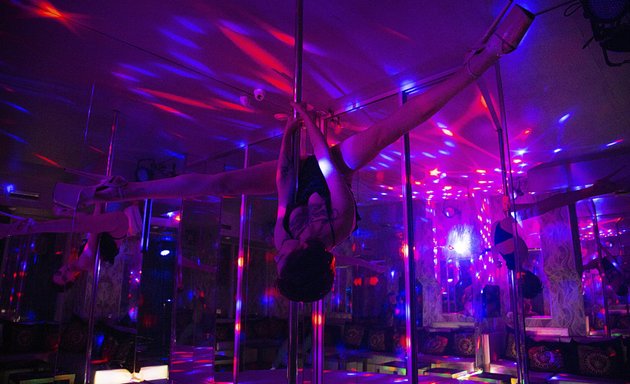 Би порно шоу