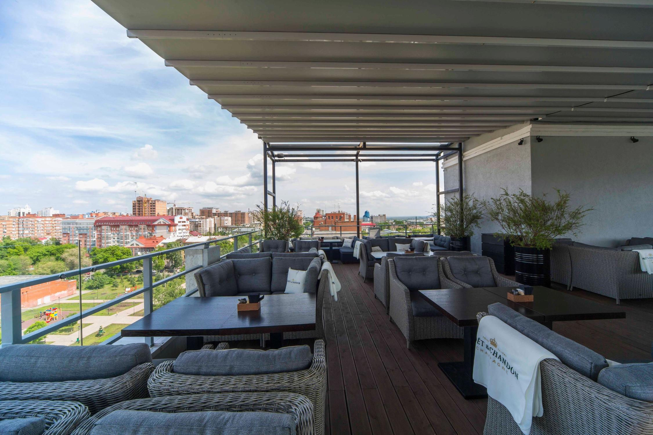 Sky bar садовая ул 137. Ресторан Скай Самара. Sky Bar ул. Садовая, 137. Ресторан небо Самара. Скай Виладж Самара ресторан.